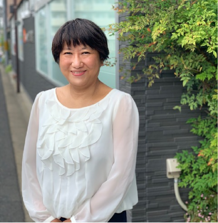 山内　靖子